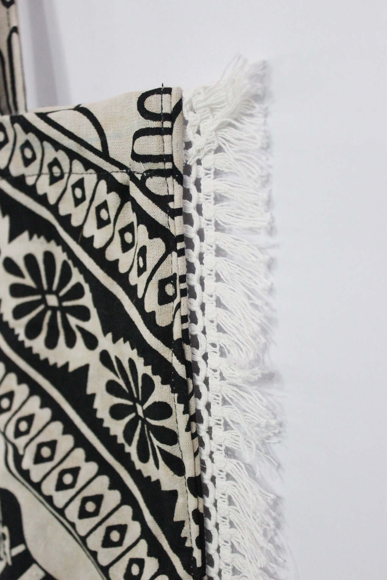 Shop 100% cotton elephant mandala beach bags. Stylish, eco-friendly, and machine washable. Perfect for shopping and picnics!